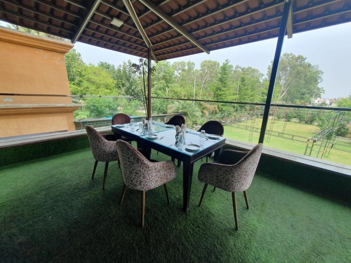 Akash Hotel Managed By Jk Hotels & Resorts Kathua Buitenkant foto