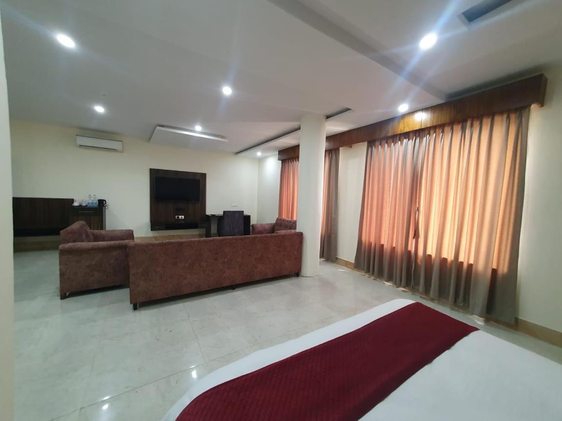 Akash Hotel Managed By Jk Hotels & Resorts Kathua Buitenkant foto