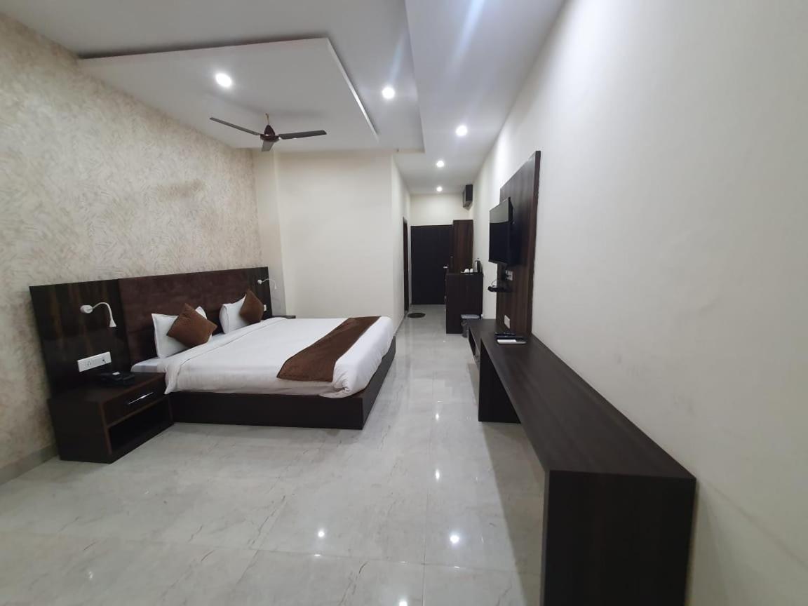 Akash Hotel Managed By Jk Hotels & Resorts Kathua Buitenkant foto